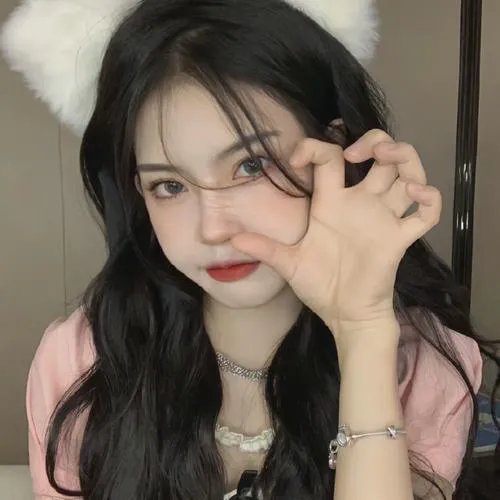 吉丝兰·马克斯韦尔：富淫